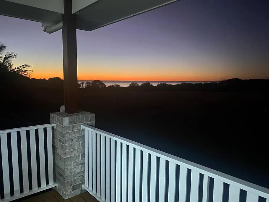 Rules Beach House Qld 4674- Opt 2 - 3Bdr Unit, 2Br Deepwater Australia