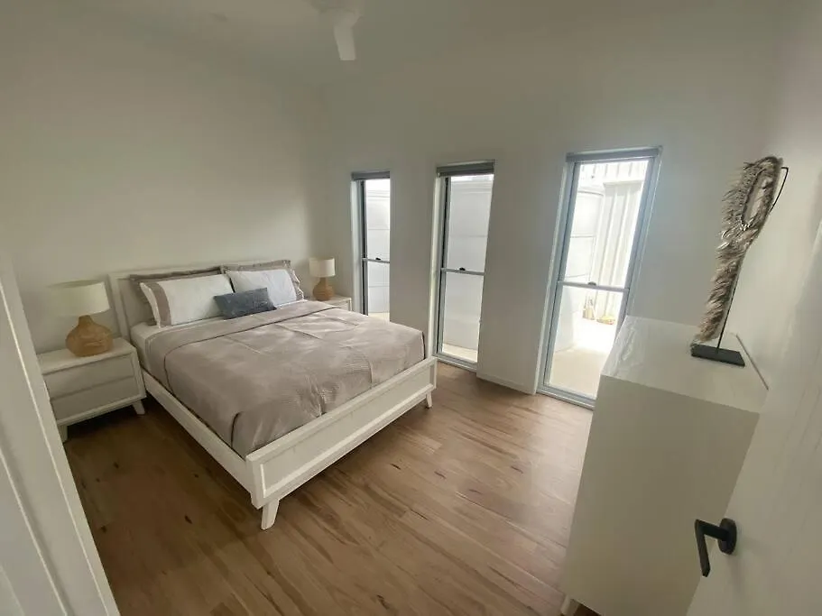 Rules Beach House Qld 4674- Opt 2 - 3Bdr Unit, 2Br Deepwater