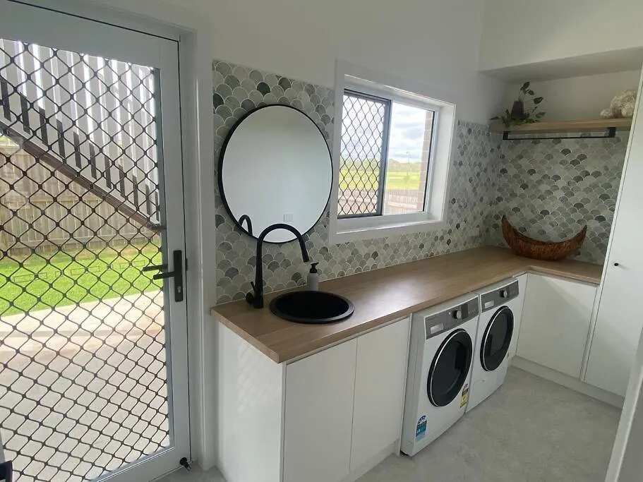 Rules Beach House Qld 4674- Opt 2 - 3Bdr Unit, 2Br Deepwater 0*,  Australia