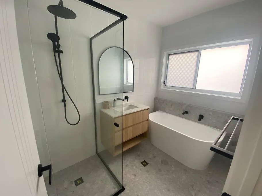 Rules Beach House Qld 4674- Opt 2 - 3Bdr Unit, 2Br Deepwater Apartment
