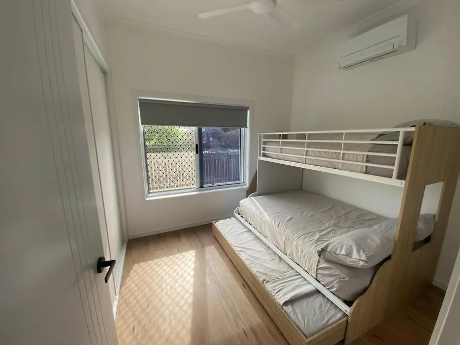 Rules Beach House Qld 4674- Opt 2 - 3Bdr Unit, 2Br Deepwater 0*,  Australia