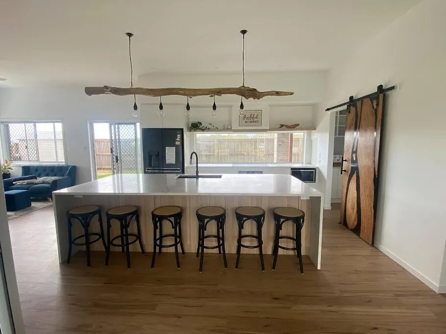 Rules Beach House Qld 4674- Opt 2 - 3Bdr Unit, 2Br Deepwater