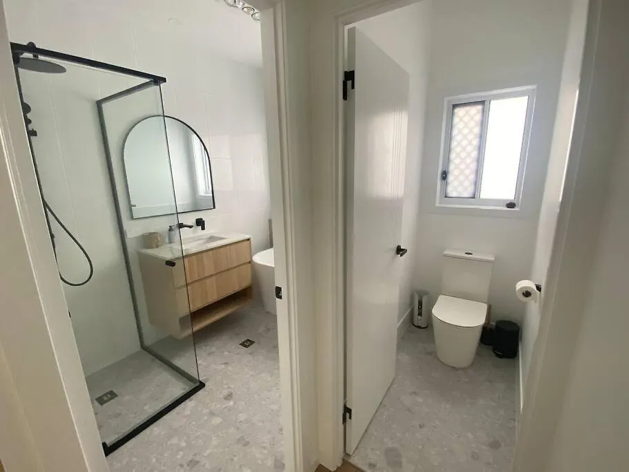 Rules Beach House Qld 4674- Opt 2 - 3Bdr Unit, 2Br Deepwater Australia