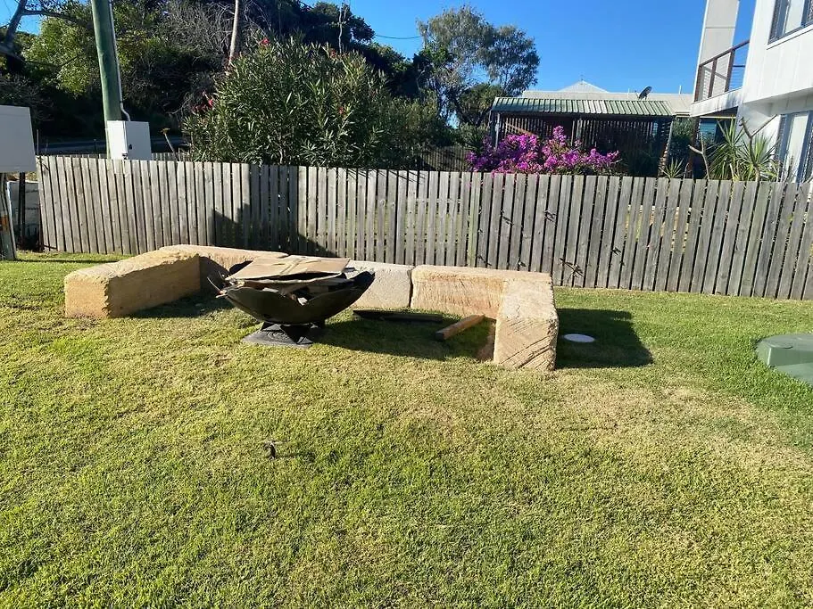 Rules Beach House Qld 4674- Opt 2 - 3Bdr Unit, 2Br Deepwater